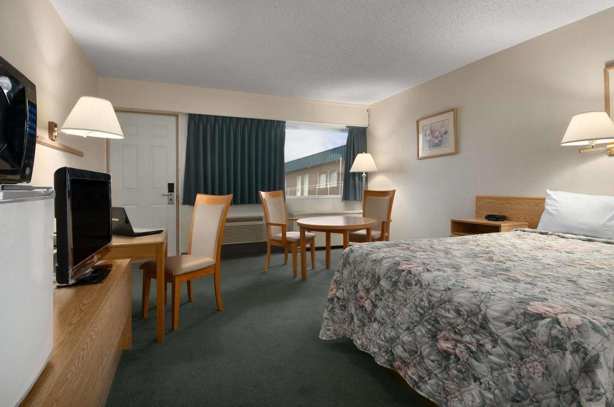 Hotel Skyview Swift Current Esterno foto