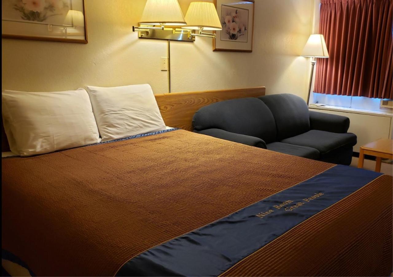 Hotel Skyview Swift Current Esterno foto