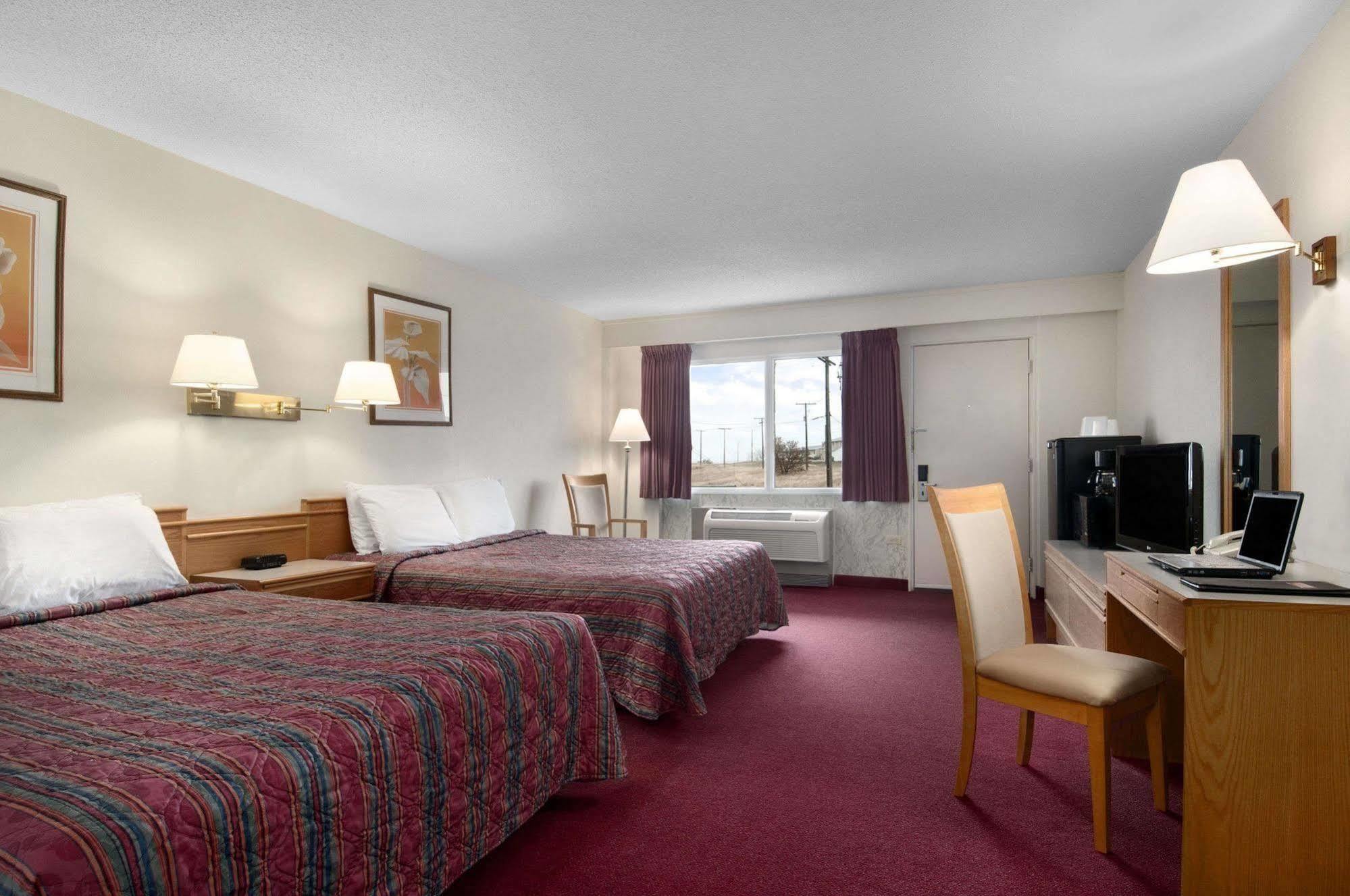 Hotel Skyview Swift Current Esterno foto